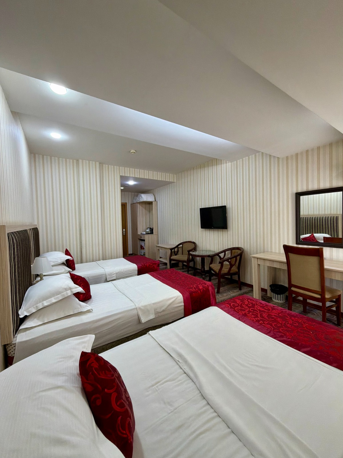 Royal Hotel Standard Triple Room otağı - Bakı şəkil 1